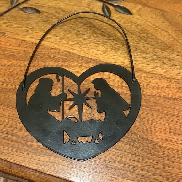 Metal nativity scene ornament - Picture 4 of 4